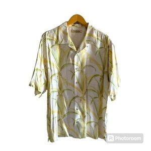 Tommy Bahama Men’s 100% Silk Short Sleeve Casual Button Down Tropical Shirt